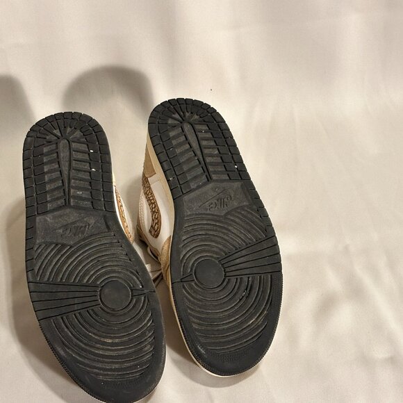 Air Jordan 1 Low SE 'Brown Elephant' - Picture 5 of 7